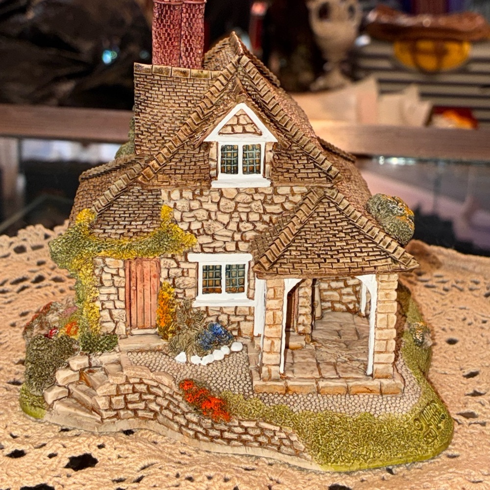 Charming Stone Cottage Figurine